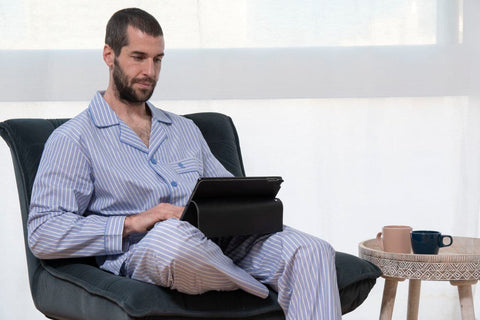 Pijama clásico de hombre elegante